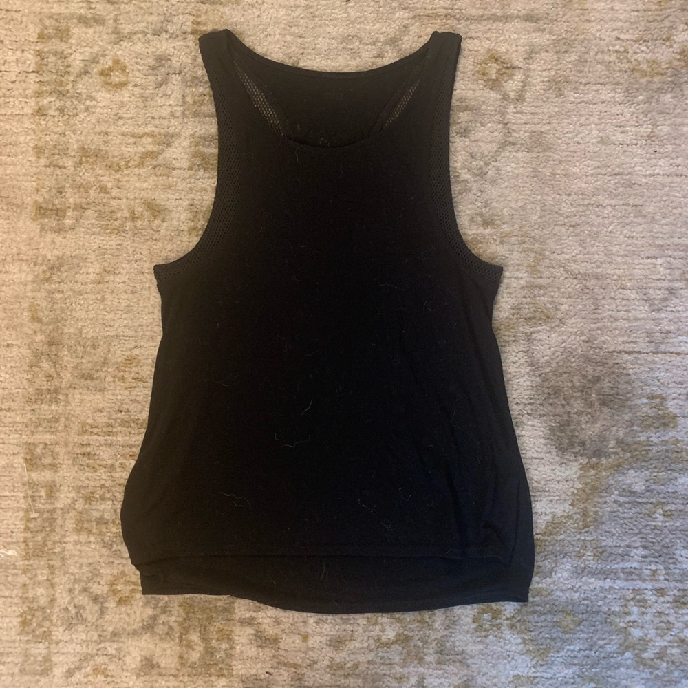 Alo yoga muscle shirt tank top mesh detail